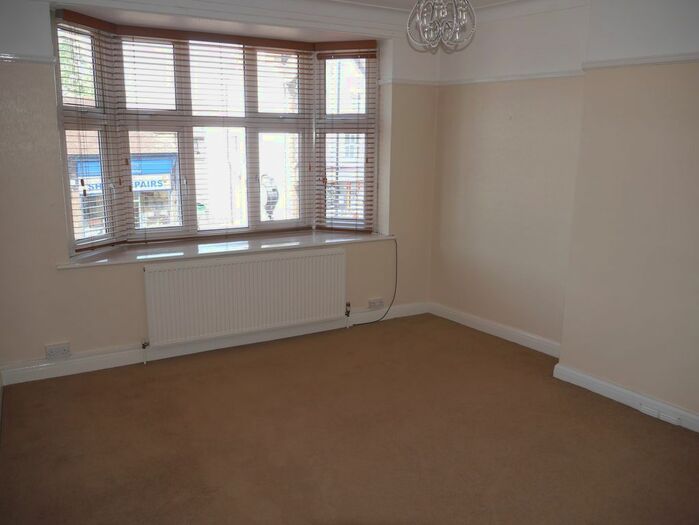 2 Bedroom Flat To Rent In Station Approach, Hayes, Bromley, BR2