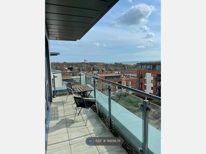 2 Bedroom Flat To Rent In Centenary Plaza, Southampton, SO19
