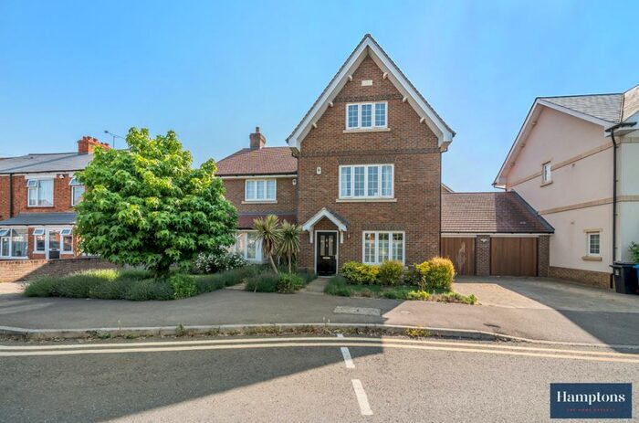 5 Bedroom Flat To Rent In Cedars Road, Maidenhead, SL6