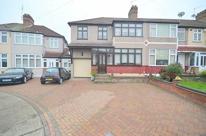 4 Bedroom End Of Terrace House To Rent In Shelley Avenue, Hornchurch, Essex, RM12