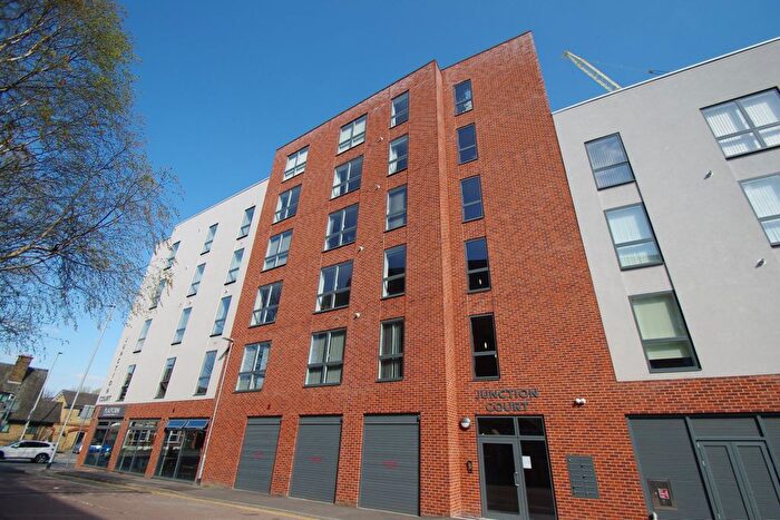 3 Bedroom Flat To Rent In Junction Court, Station Road, Watford, WD17