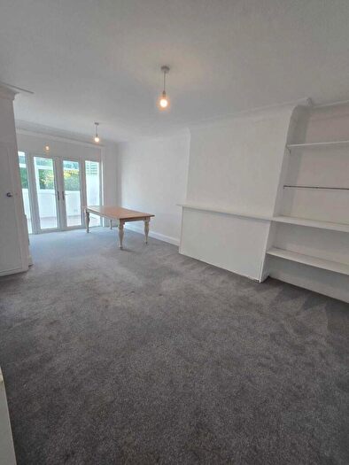 4 Bedroom Semi-Detached House To Rent In Wish Road, Hove, BN3