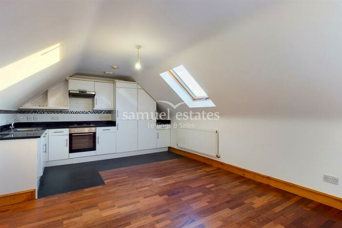 2 Bedroom Flat To Rent In Portland Road, London, SE25