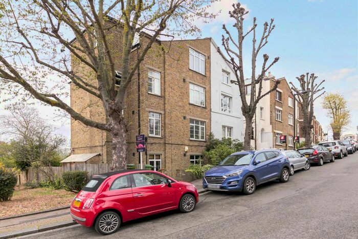 2 Bedroom Flat To Rent In Rye Hill Park, London, SE15