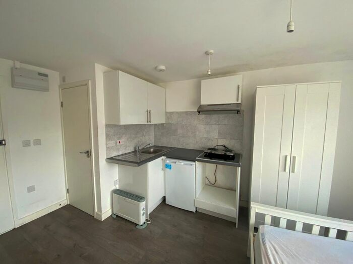 Studio To Rent In Northcote Avenue, Southall, UB1