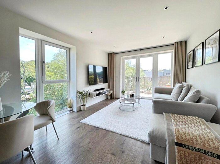 2 Bedroom Flat For Sale In Frogmore Avenue, Watford, Hertfordshire, WD17