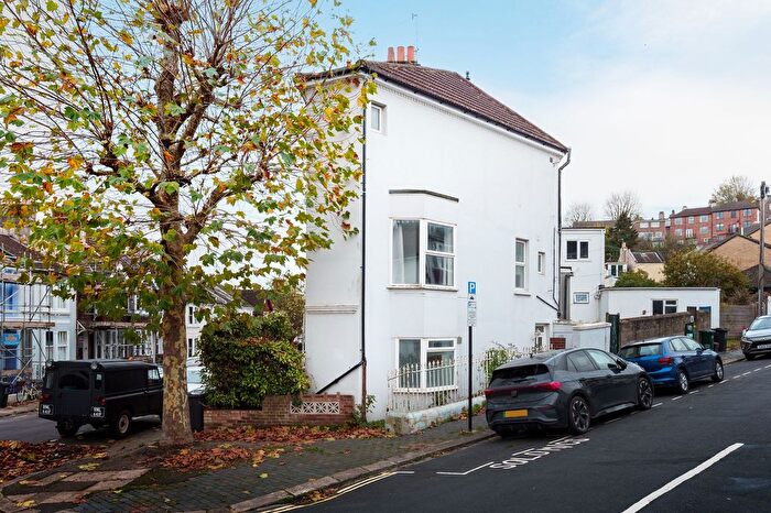 3 Bedroom End Of Terrace House For Sale In Robertson Road, Brighton, BN1