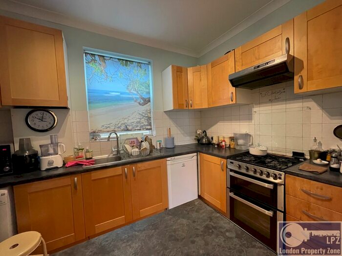 2 Bedroom Flat To Rent In Finborough Road, West Brompton, SW10