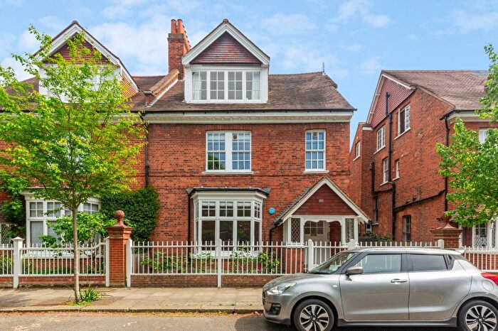 2 Bedroom Flat To Rent In Marlborough Crescent, Bedford Park, W4