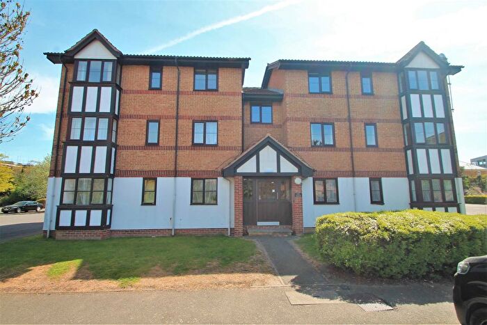 2 Bedroom Flat To Rent In Frobisher Road, Erith, Kent, DA8