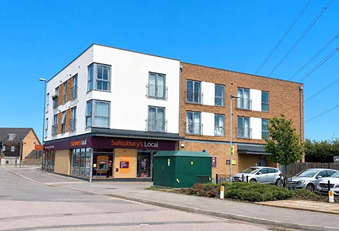 2 Bedroom Flat For Sale In Trivia Close, Leighton Buzzard, Bedfordshire, LU7