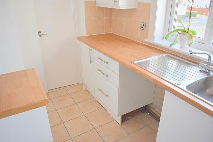 2 Bedroom Flat To Rent In Carwadric Road, Thornliebank, Glasgow, G46