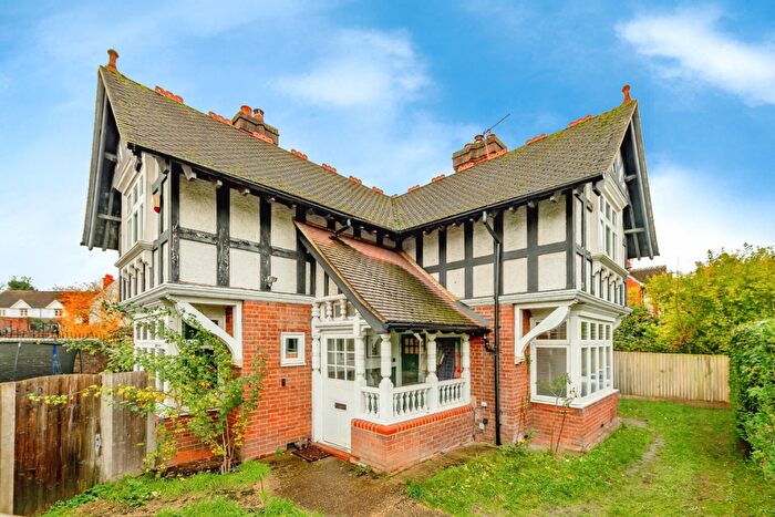 3 Bedroom Detached House For Sale In Wiggie Lane, Redhill, RH1