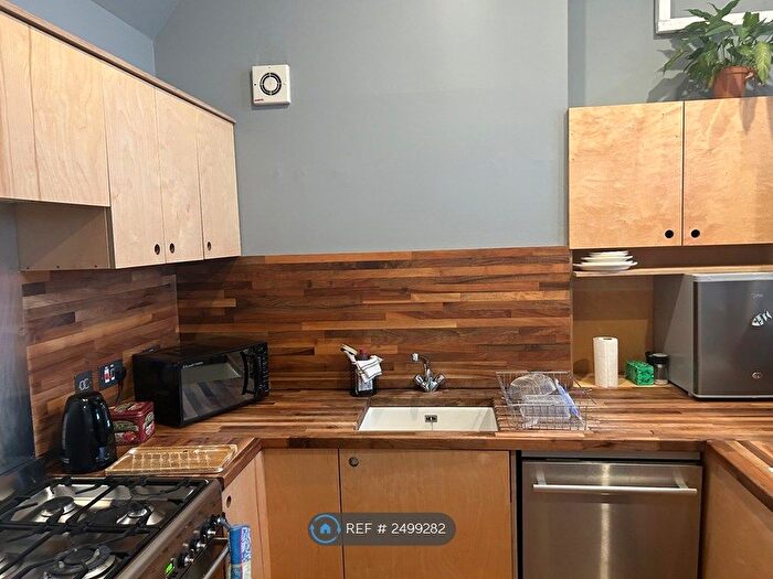 2 Bedroom Flat To Rent In Priory Grove School, London, SW8