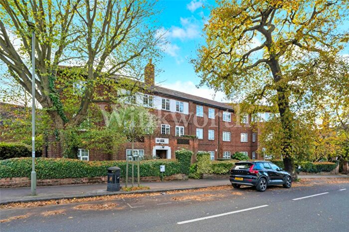 2 Bedroom Apartment To Rent In Beechcroft Avenue, London, NW11