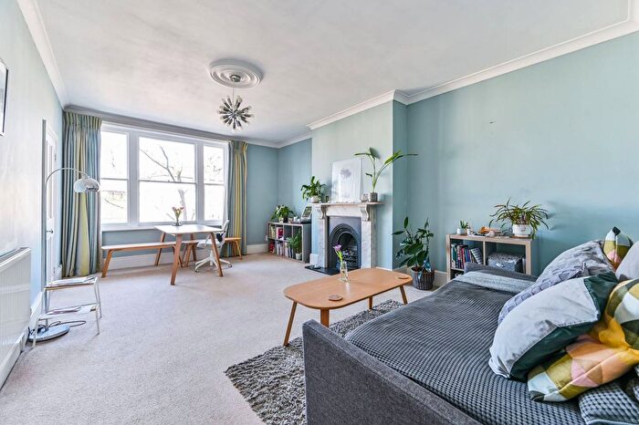2 Bedroom Flat For Sale In Albion Road, Stoke Newington, London, N16