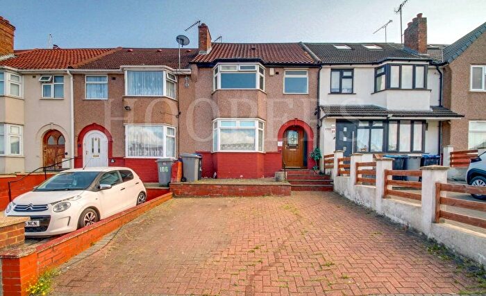 3 Bedroom Terraced House For Sale In Crest Road, London, NW2