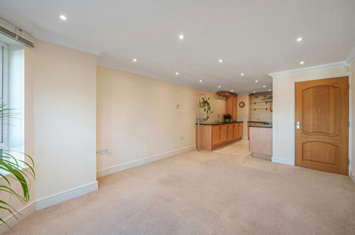 2 Bedroom Apartment For Sale In Sturges Road, Wokingham, Berkshire, RG40