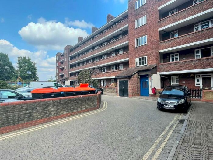 3 Bedroom Flat To Rent In Cannock House, Woodberry Down Estate, Manor House, N4