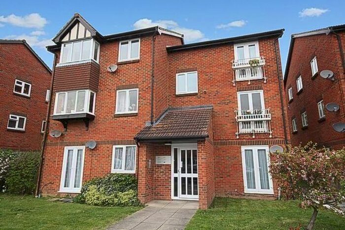 1 Bedroom Flat To Rent In Wheatsheaf Close, Northolt, Middlesex, UB5