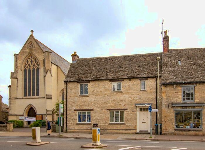 2 Bedroom Apartment To Rent In High Street, Witney, Oxfordshire, OX28