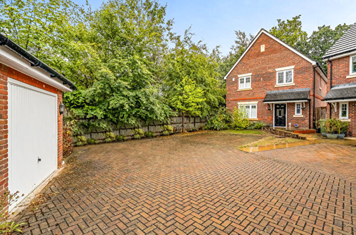 4 Bedroom Detached House For Sale In The Docks, Bracknell, Berkshire, RG12