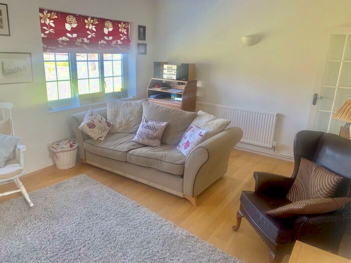 2 Bedroom End Of Terrace House To Rent In Beach Road, Porthcawl, CF36