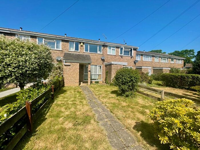 3 Bedroom House To Rent In Brook Walk, Calmore, SO40