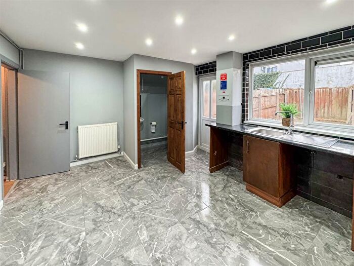 3 Bedroom End Of Terrace House For Sale In Barwell Road, Birmingham, B9