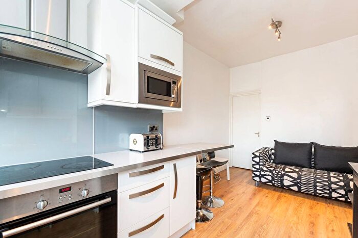 1 Bedroom Flat To Rent In Bloemfontein Way, Shepherd's Bush, London, W12
