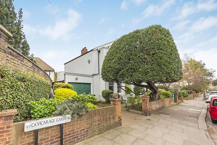 2 Bedroom Flat For Sale In Vicarage Gardens, East Sheen, SW14