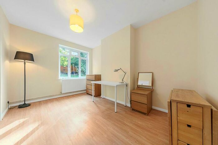 2 Bedroom Flat To Rent In Norwood Road, SE24