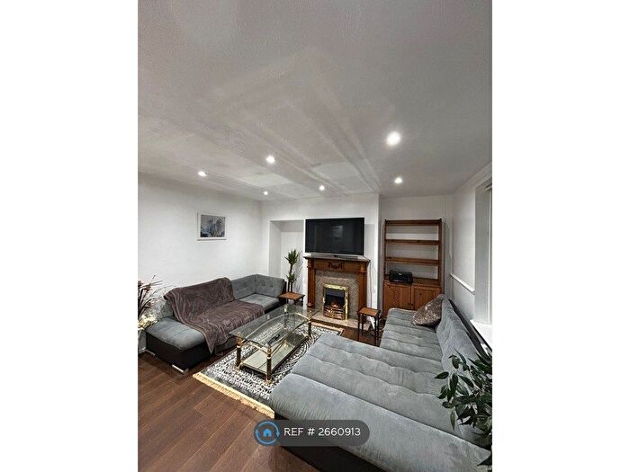 3 Bedroom End Of Terrace House To Rent In North Quadrant, Sheffield, S5