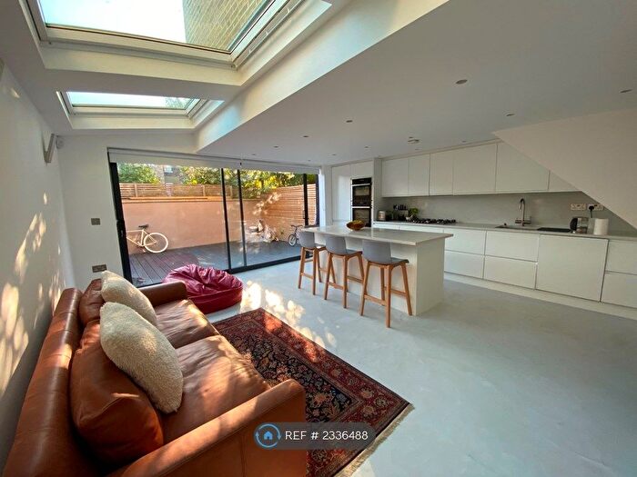 3 Bedroom Flat To Rent In Bushey Hill Road, London, SE5