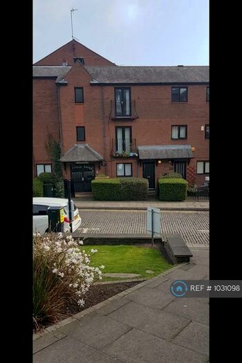 Studio To Rent In Blackfriars Court, Newcastle Upon Tyne, NE1