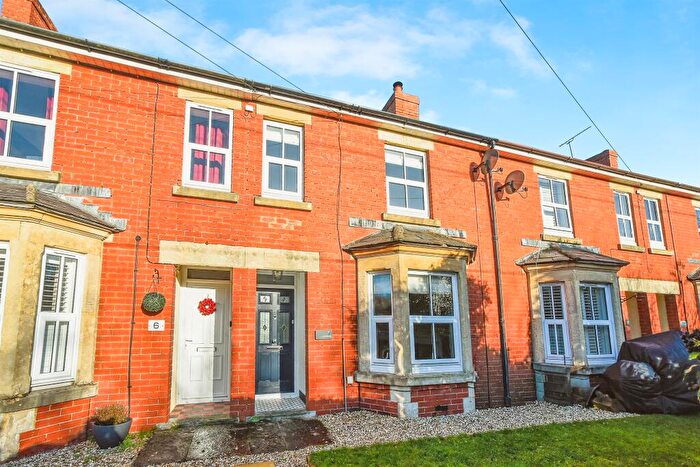 3 Bedroom Terraced House For Sale In Turnpike Road, Blunsdon, Swindon, SN26