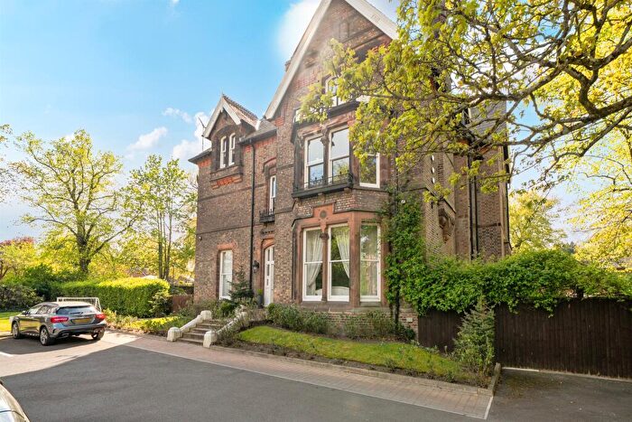 3 Bedroom Flat For Sale In Lyndhurst Road, Mossley Hill, Liverpool, L18