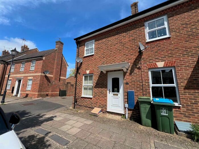 2 Bedroom House To Rent In Queensgate, Aylesbury, HP19