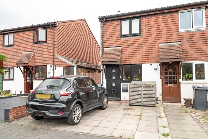 2 Bedroom Semi Detached House For Sale In Tiptree Close, Chingford, E4