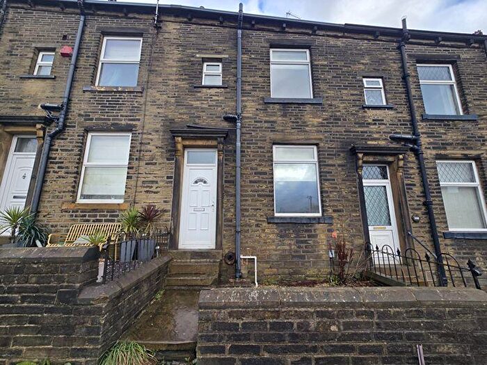 3 Bedroom Property To Rent In Boothtown Road, Halifax, HX3