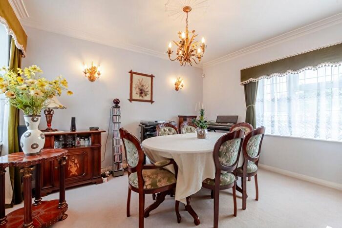 4 Bedroom Detached House For Sale In Baldwyns Park, Bexley, DA5
