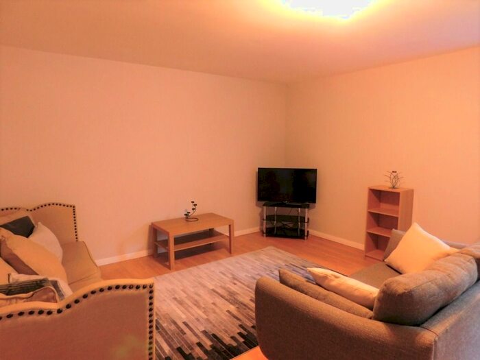 2 Bedroom Flat To Rent In Glendale Mews, Union Glen, City Centre, Aberdeen, AB11