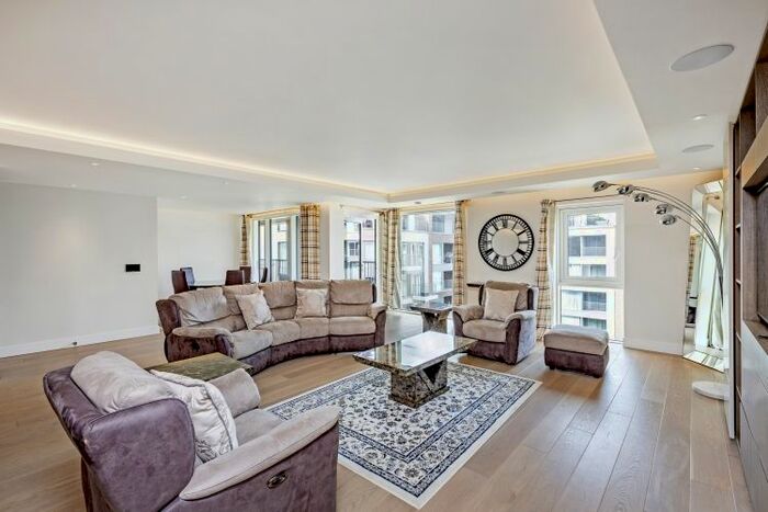 3 Bedroom Flat To Rent In Park Street, London, SW6