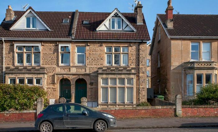 2 Bedroom Flat To Rent In Upper Maisonette, Wellsway, Bath, BA2