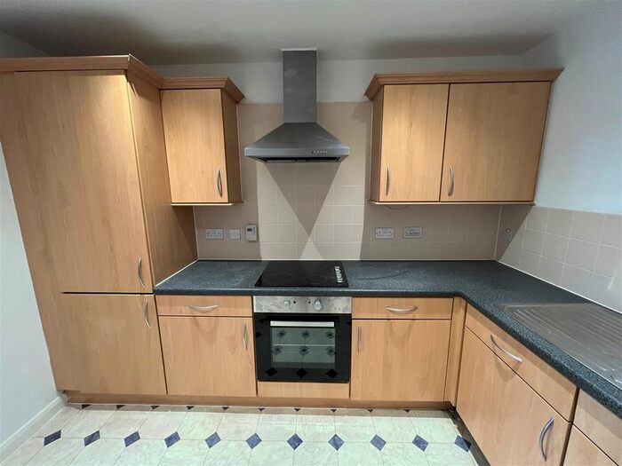 2 Bedroom Flat To Rent In Kemley House, Ferensway, Hull, HU2