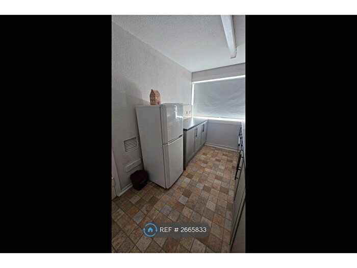 2 Bedroom Flat To Rent In White Cart Tower, East Kilbride, Glasgow, G74