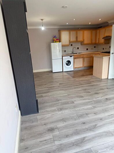 2 Bedroom Flat To Rent In Clarendon Court, SM4