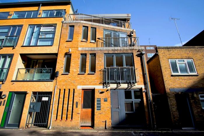 2 Bedroom Flat To Rent In Garrett House, Burrows Mews, London, SE1