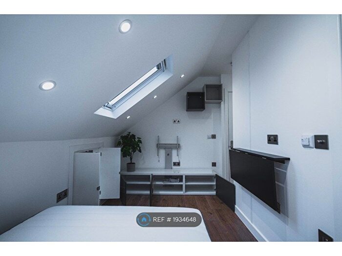 1 Bedroom Semi-Detached House To Rent In St Olave's Walk, London, SW16