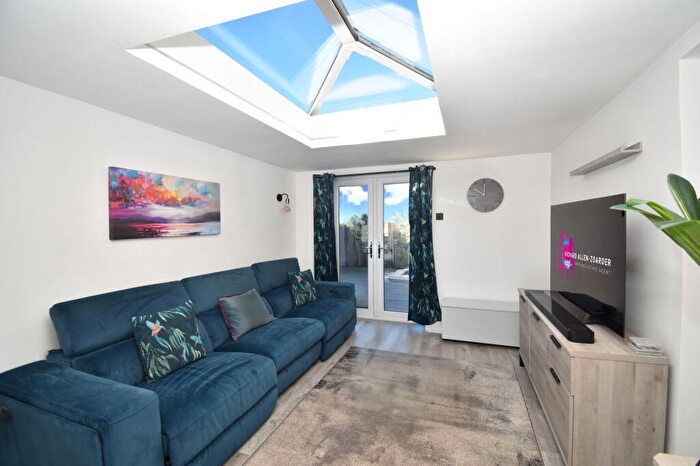 5 Bedroom Semi Detached House For Sale In Woodland Avenue, Dudley, DY1